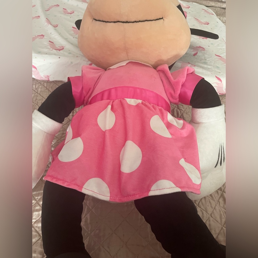 Minnie Mouse - Picture 4 of 5